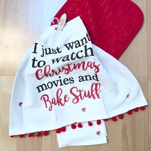 NWT Set of Red Christmas Tea Towel And Oven Mitt